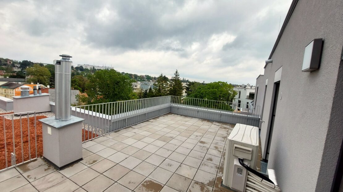 Terrasse mit grünem Ausblick